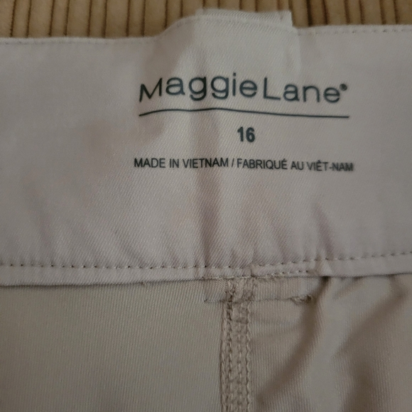 MAGGIE LANE Golf Skirt, Size 16, Light Khaki Color - Picture 2 of 6